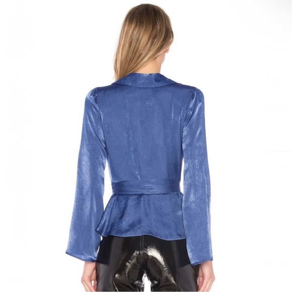 NEW L’ACADEMIE REVOLVE BLUE WRAP TOP - Picture 6 of 8